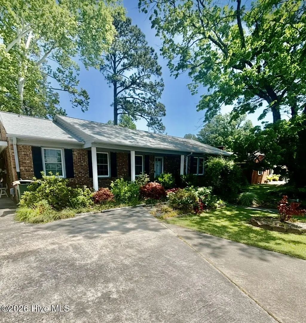 2104 Charles Boulevard, Greenville
