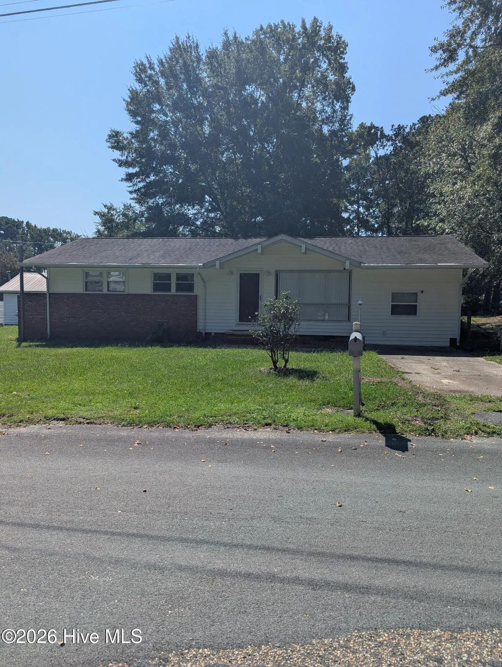 900 E Nicholson Street, Clinton