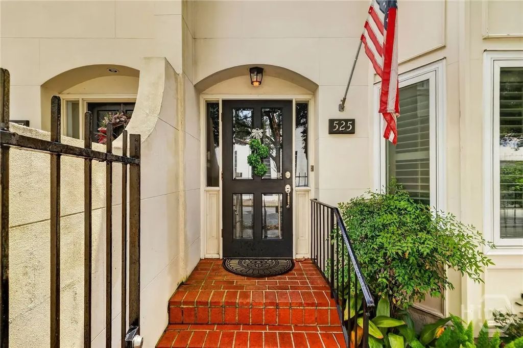 525 E Broughton Street, Savannah