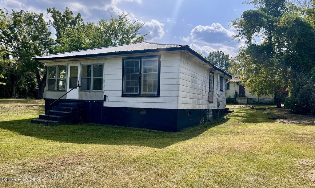 103 S Stewart Street, Rockingham