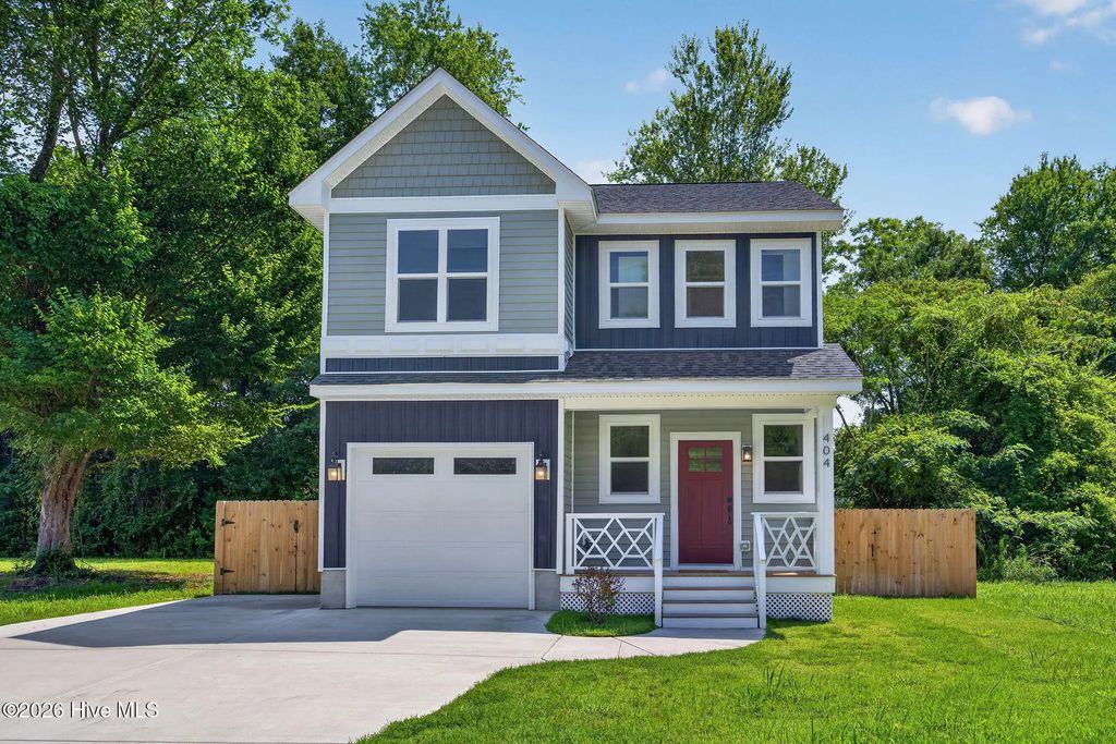404 S Bodenheimer Street, Burgaw