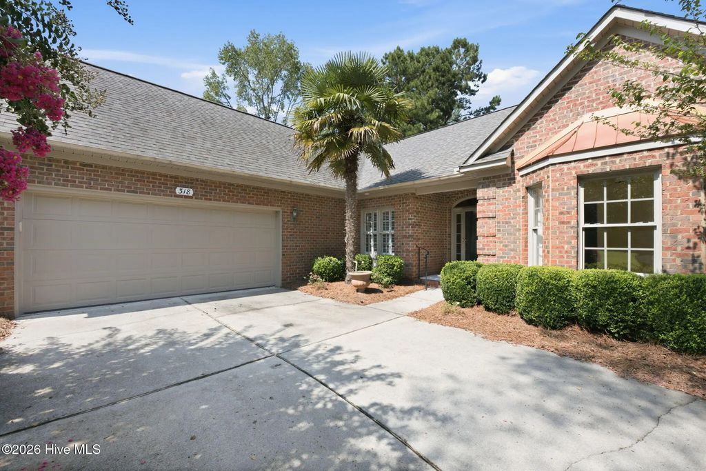 318 Village Green Drive, Trent Woods