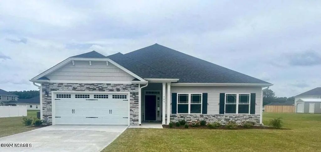 404 Sandcastle Street, Grimesland