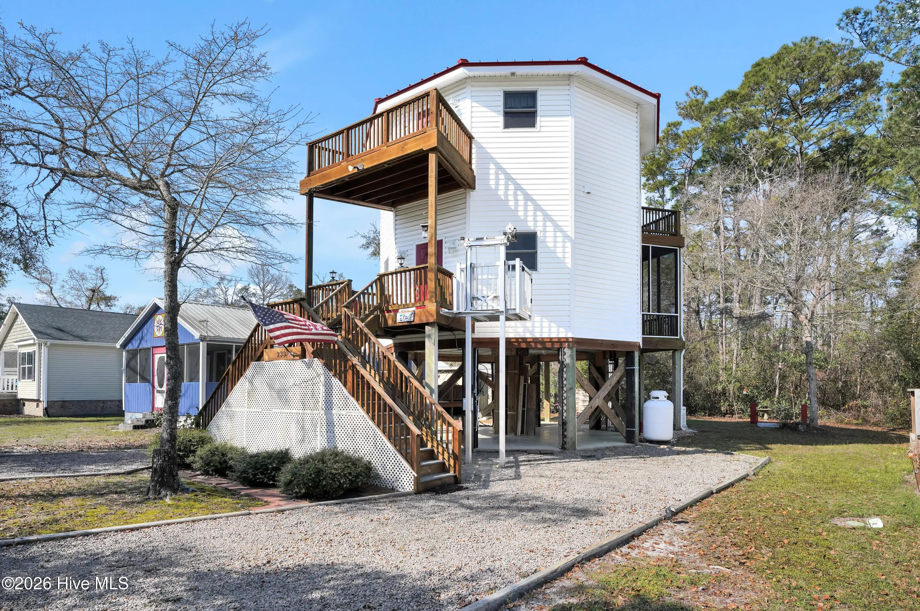 233 Ne 75th Street, Oak Island