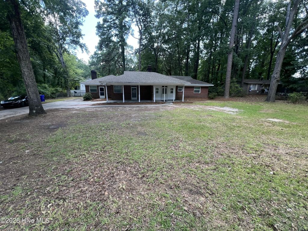 915 Greenville Boulevard Se, Greenville