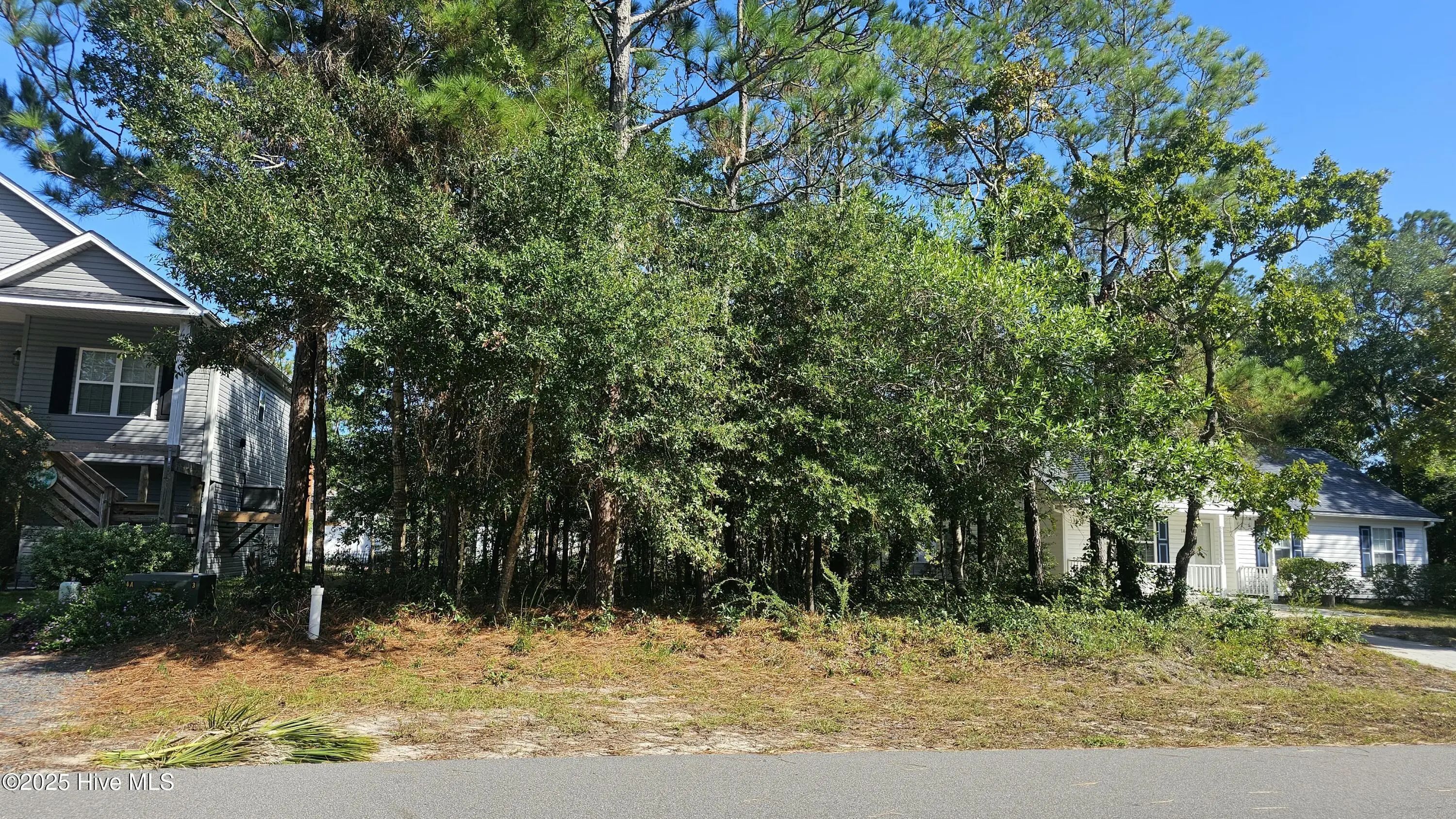 142 Ne 17th Street, Oak Island