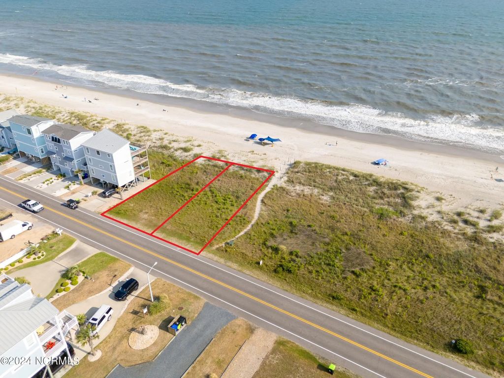 5215 E Beach Drive, Oak Island