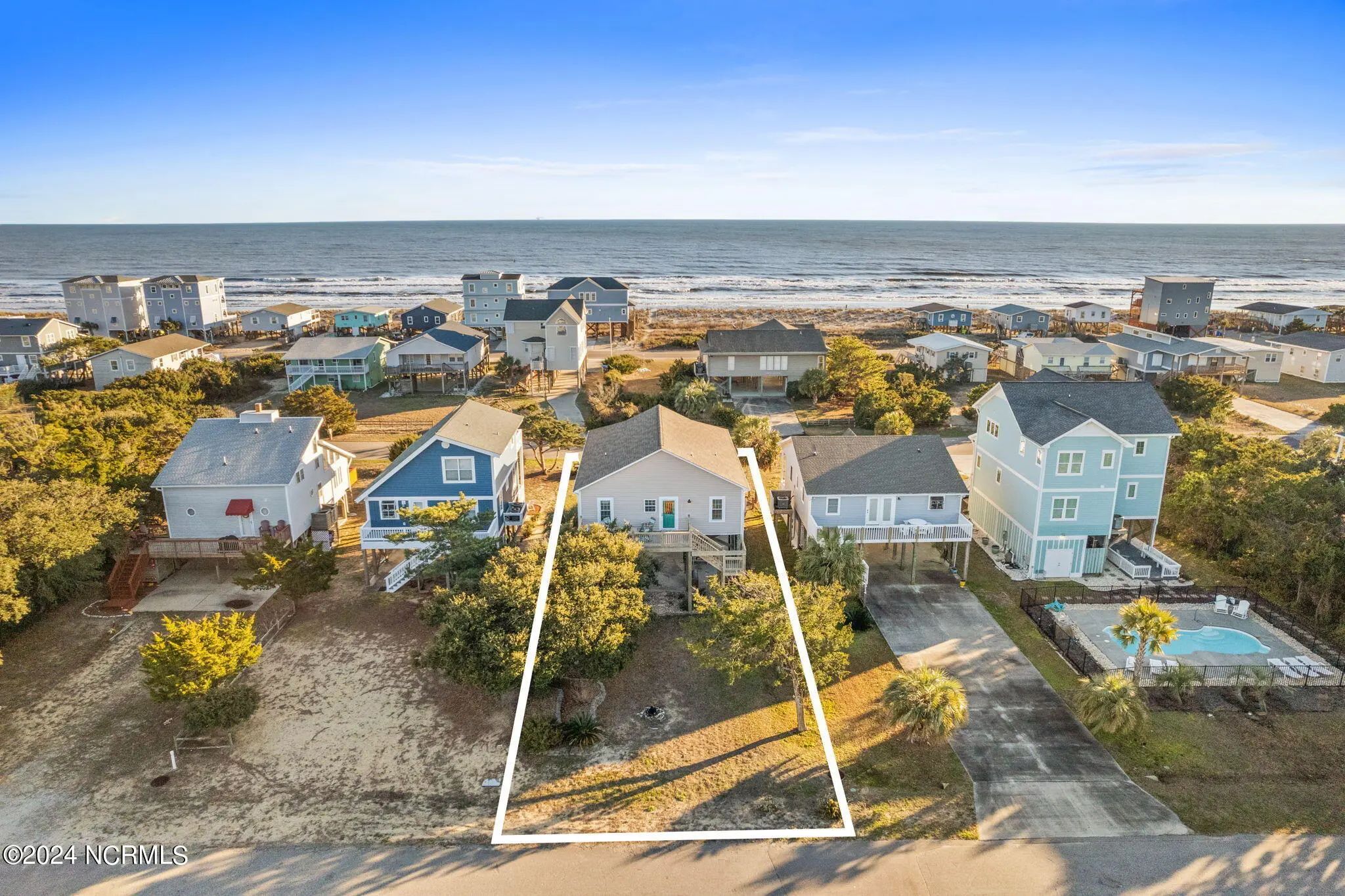 916 E Dolphin Drive, Oak Island