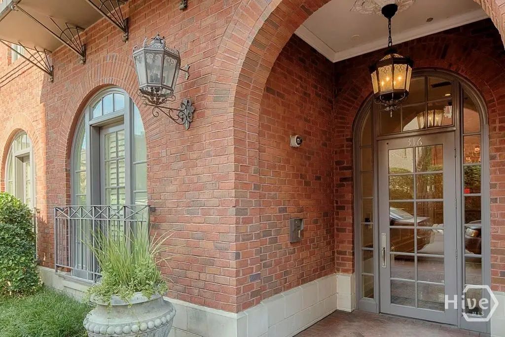 316 E State Street 3b, Savannah