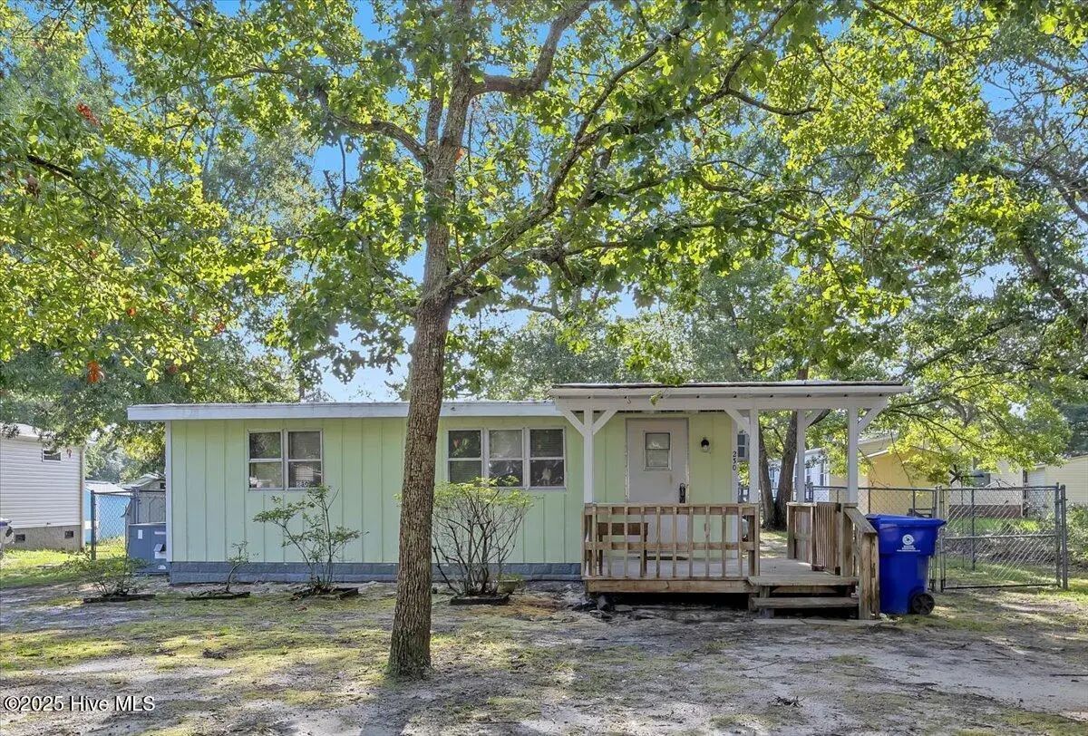 230 Ne 66th Street, Oak Island
