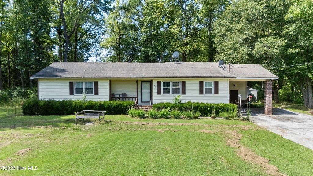 2373 Maco Road Ne, Leland