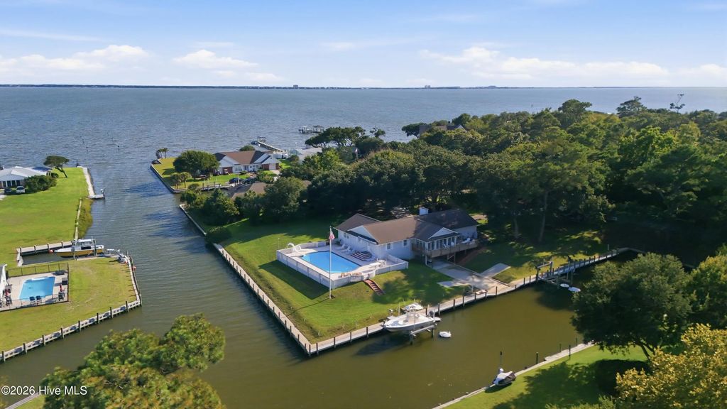 104 Sea Trace Lane, Newport