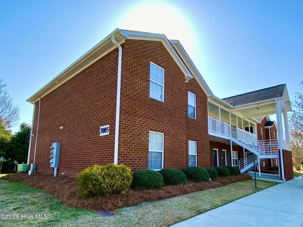 3001 Macgregor Downs Road 102, Greenville