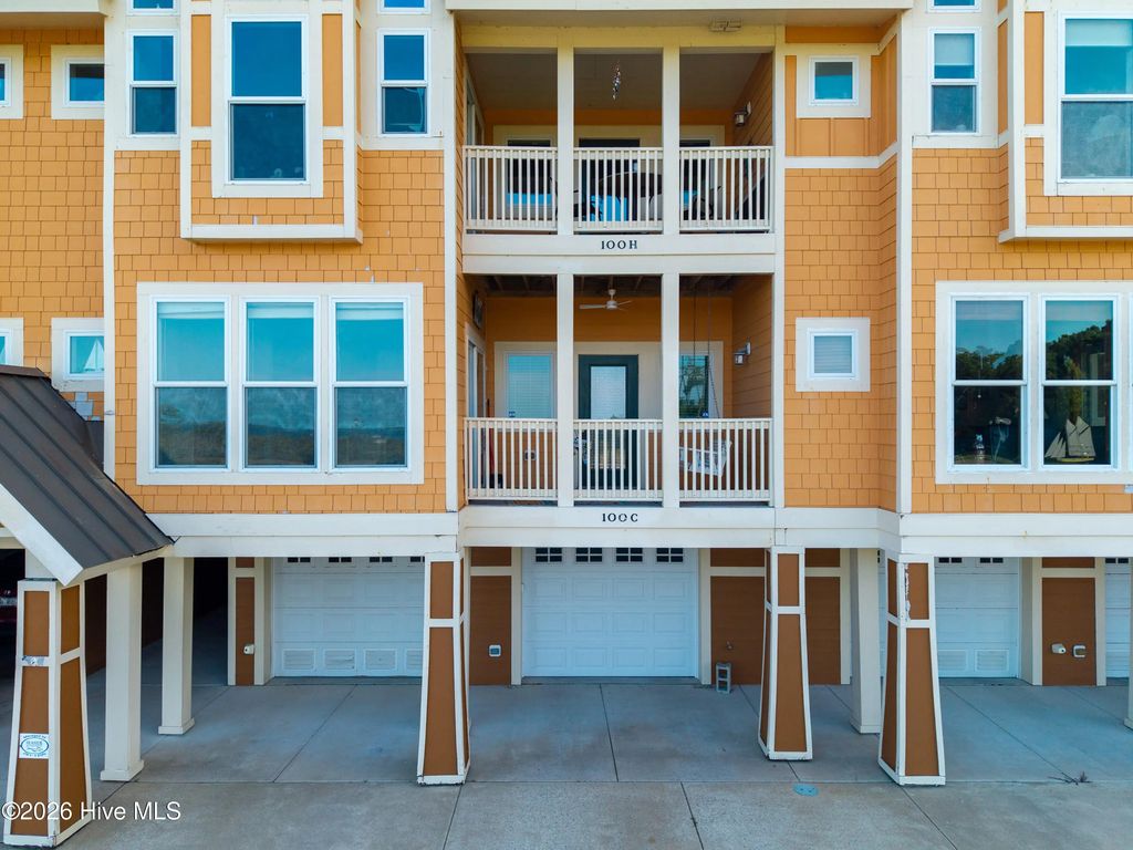 100 Mercedes Court C, Grandy