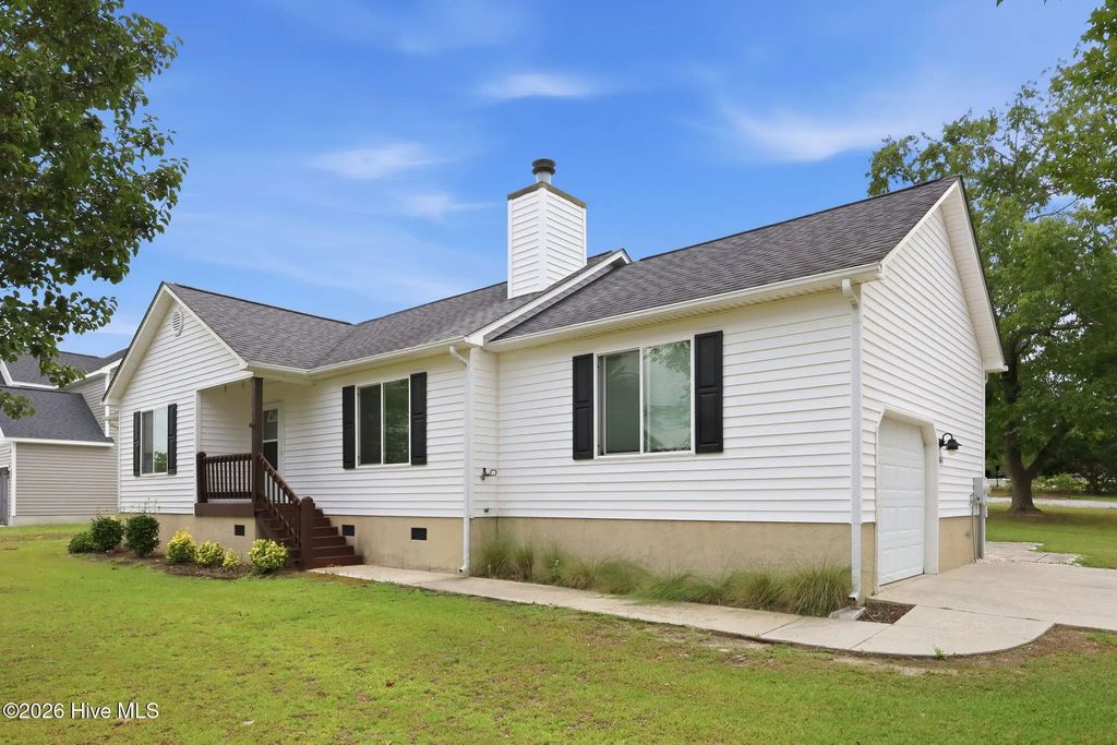 803 Wood Creek Drive, Hubert