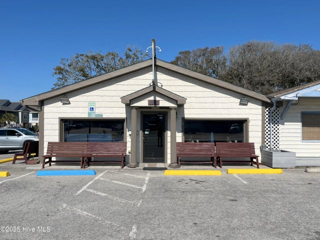 8300 E Oak Island Drive, Oak Island