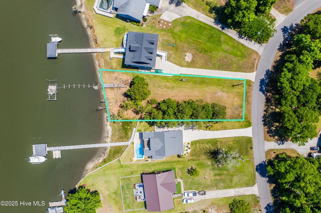 527 Chadwick Shores Drive, Sneads Ferry