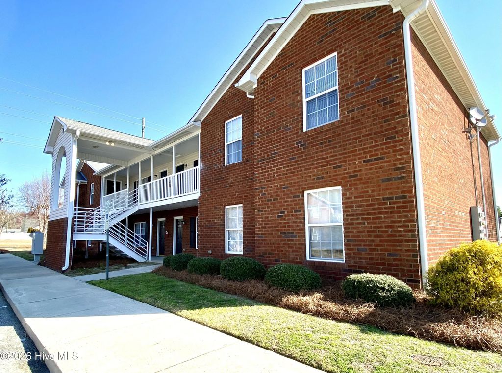 3001 Macgregor Downs Road 202, Greenville