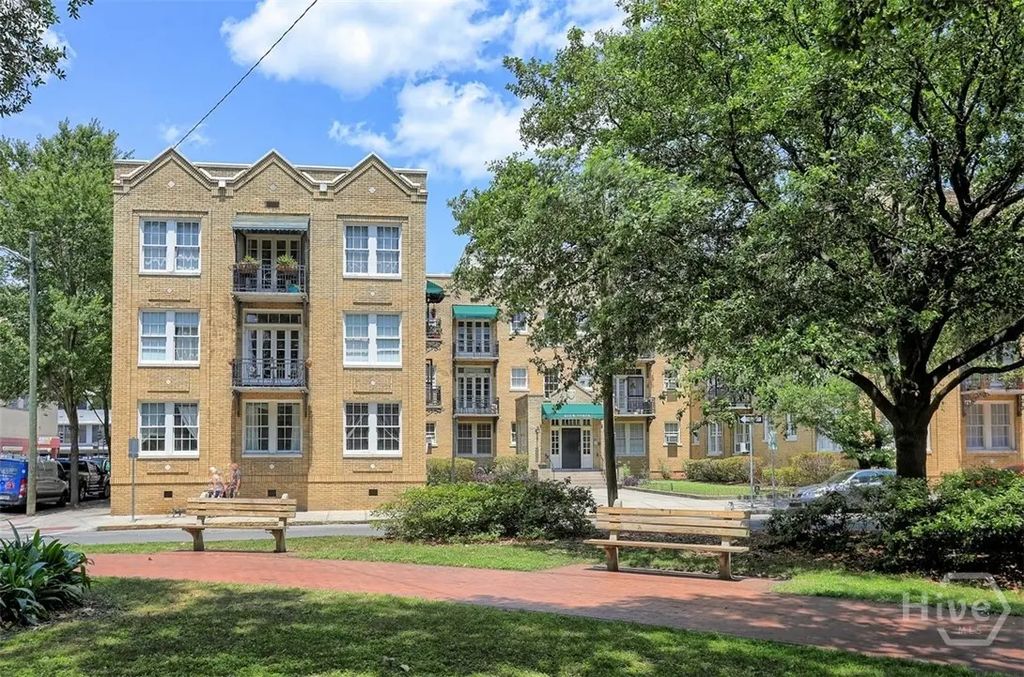 210 E State Street 16, Savannah