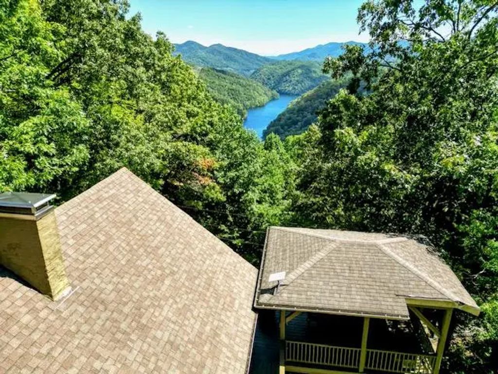 561 Deals Gap Road, Robbinsville