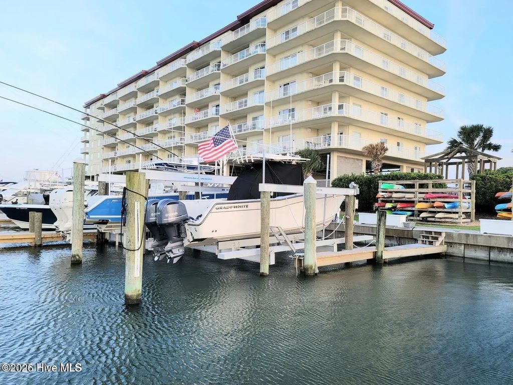 100 Olde Towne Yacht Club Drive A18, Beaufort