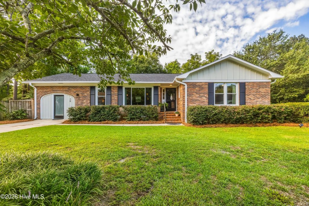 38 Pelican Point Road, Wilmington