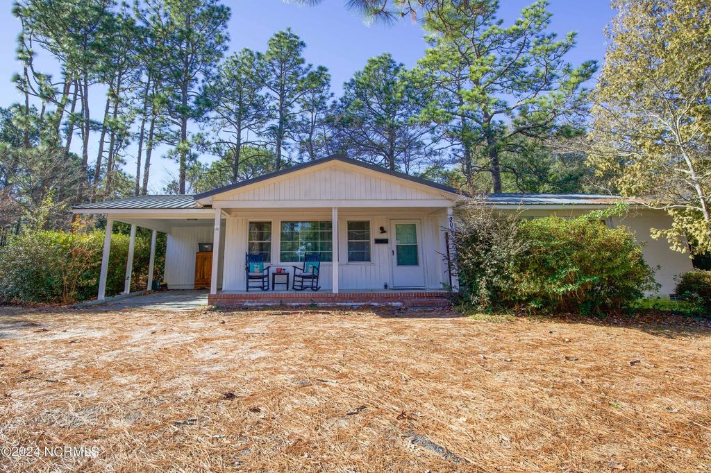 200 W Delaware Avenue, Southern Pines