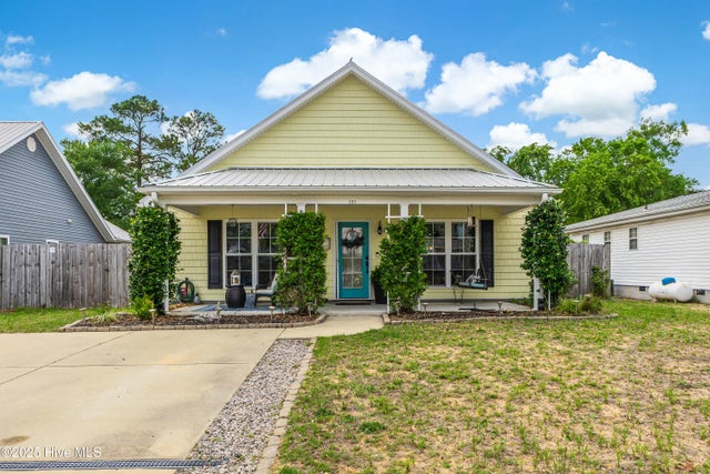 131 Ne 33rd Street, Oak Island