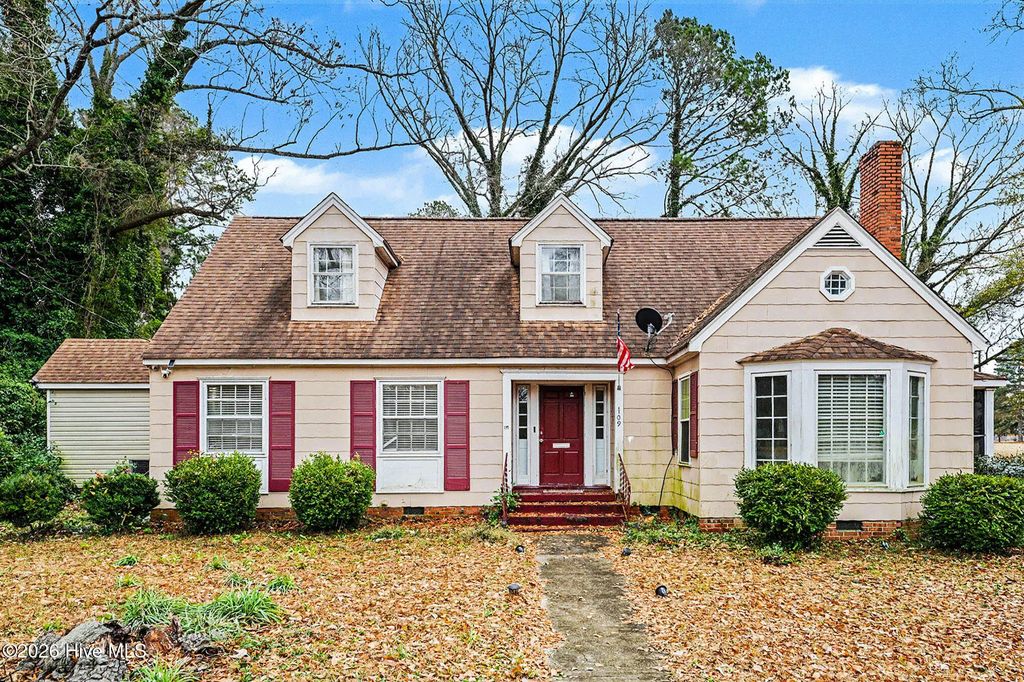 109 S Austin Street, Maxton
