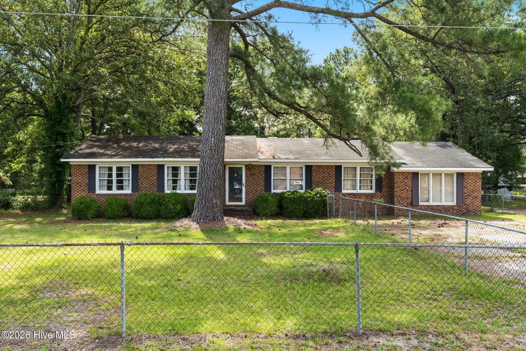 402 5th Street, Bladenboro