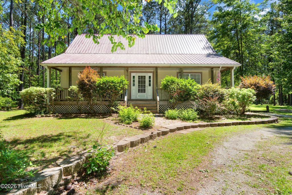 427 Bay Shores Road, Merritt
