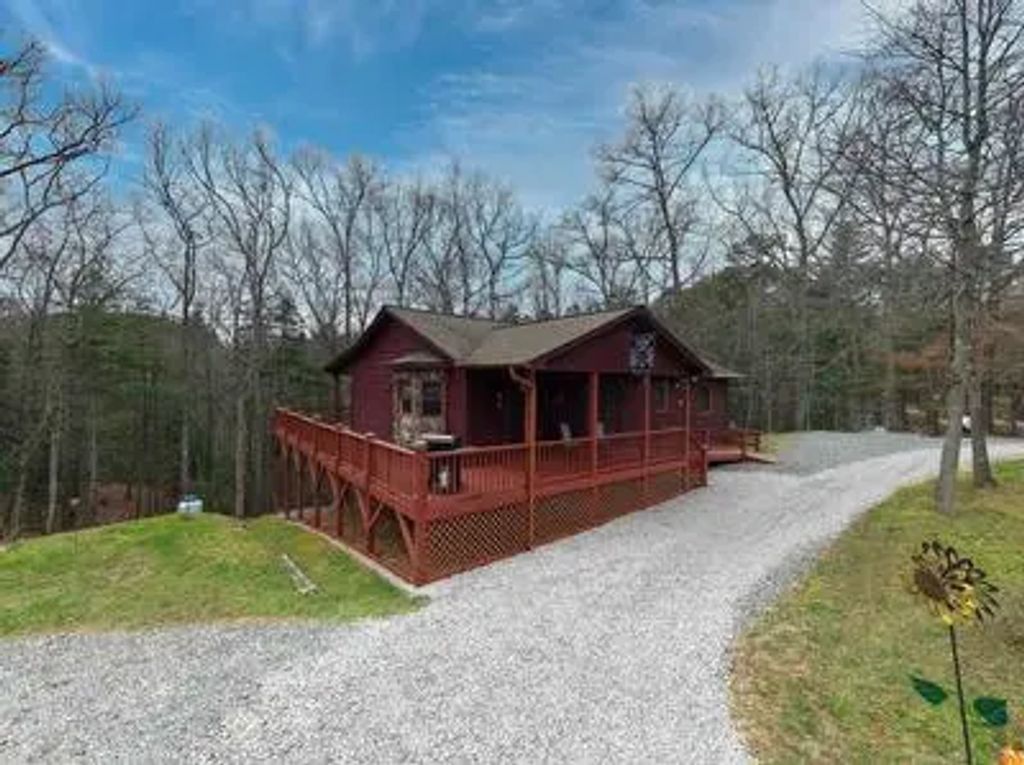694 Hilltop Road, Murphy