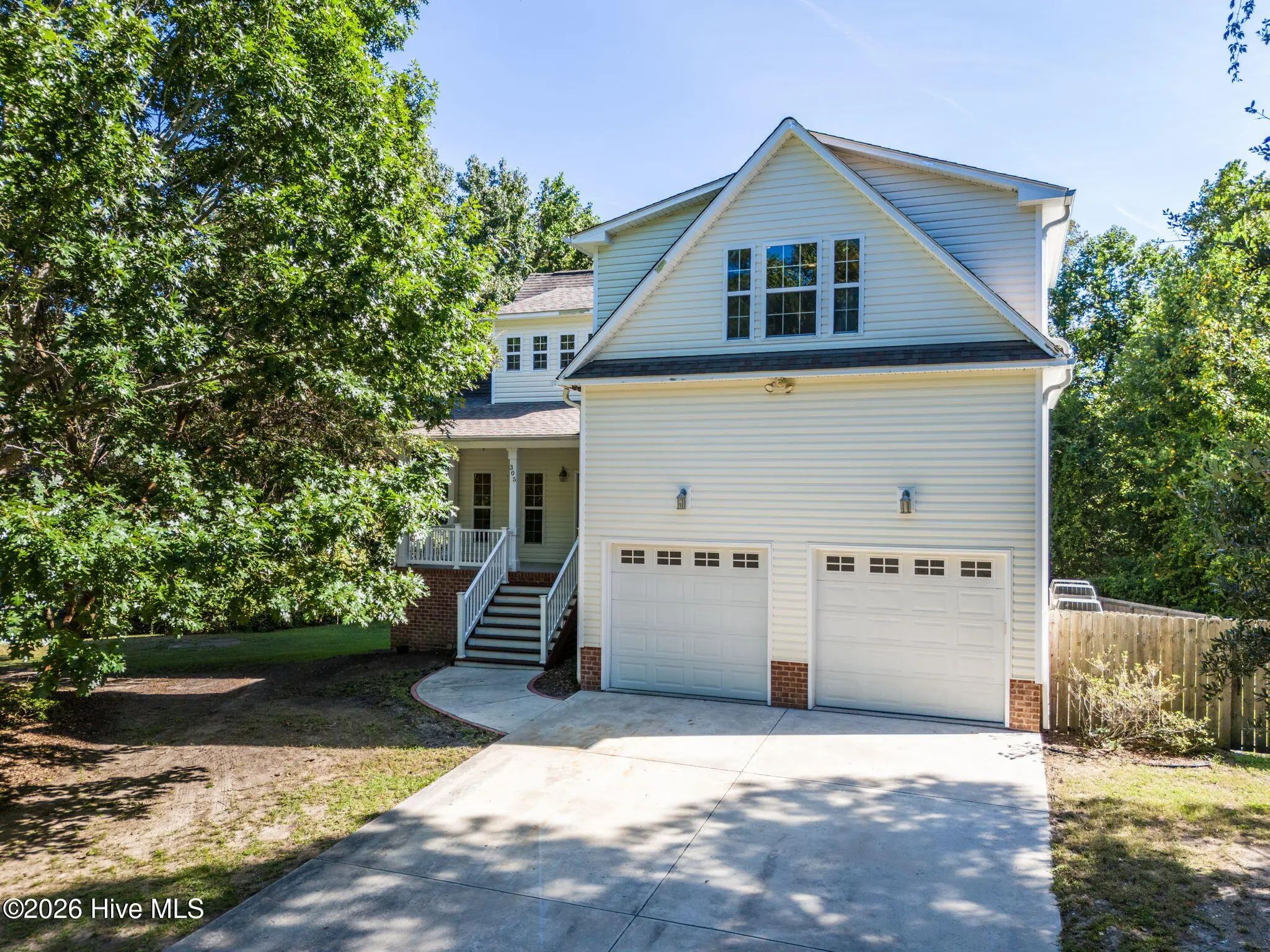 305 Hickory Lane, Hampstead