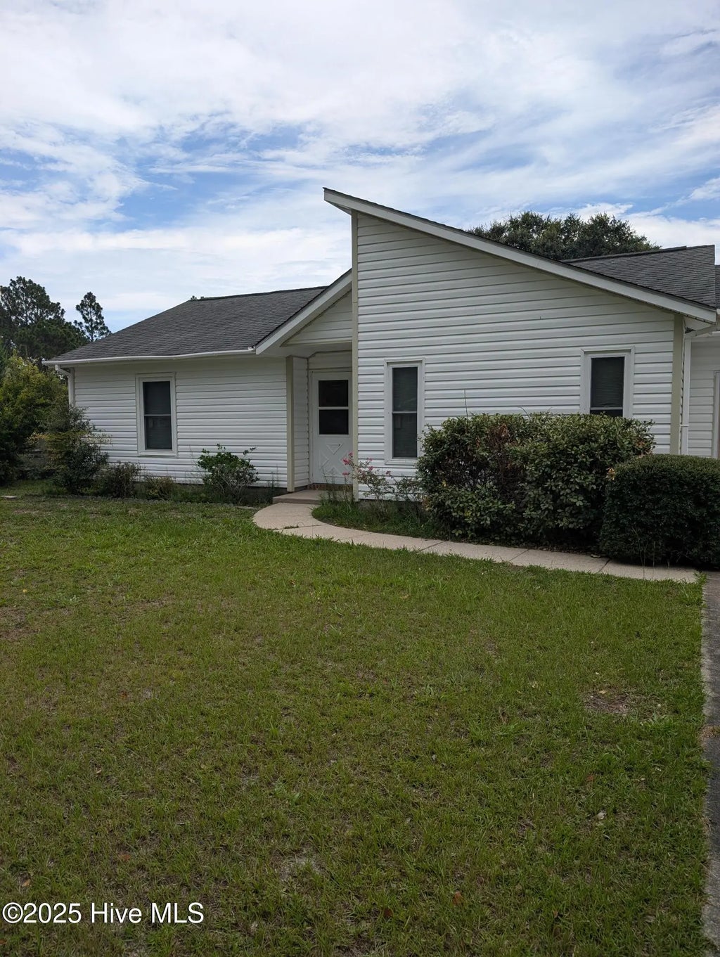 214 W Volant Street, Hubert