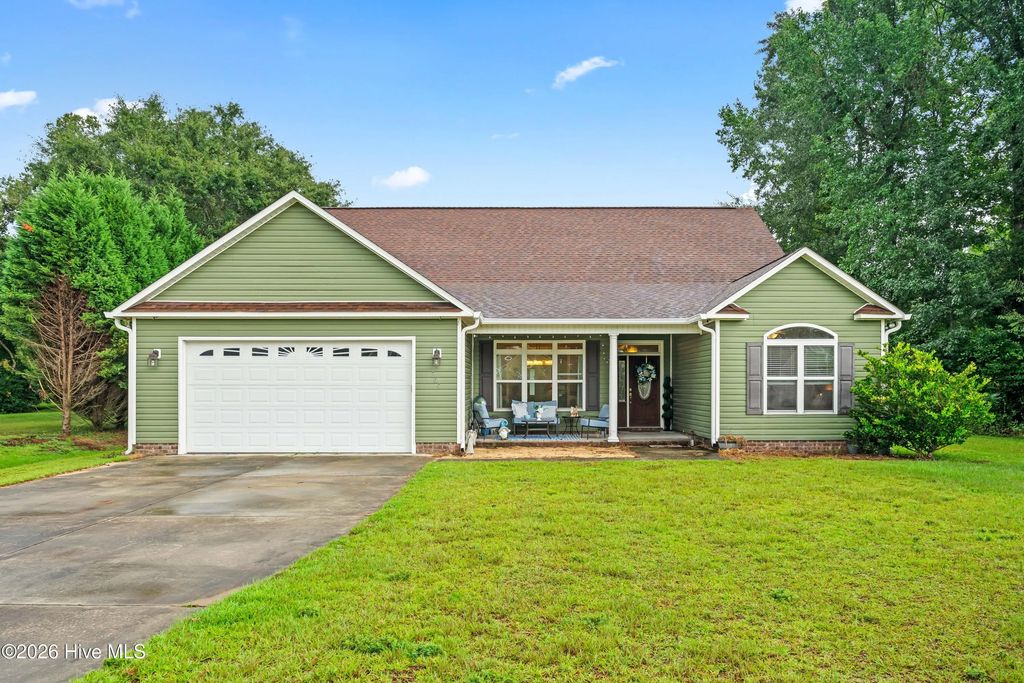 309 Ramonas Lake Court, New Bern
