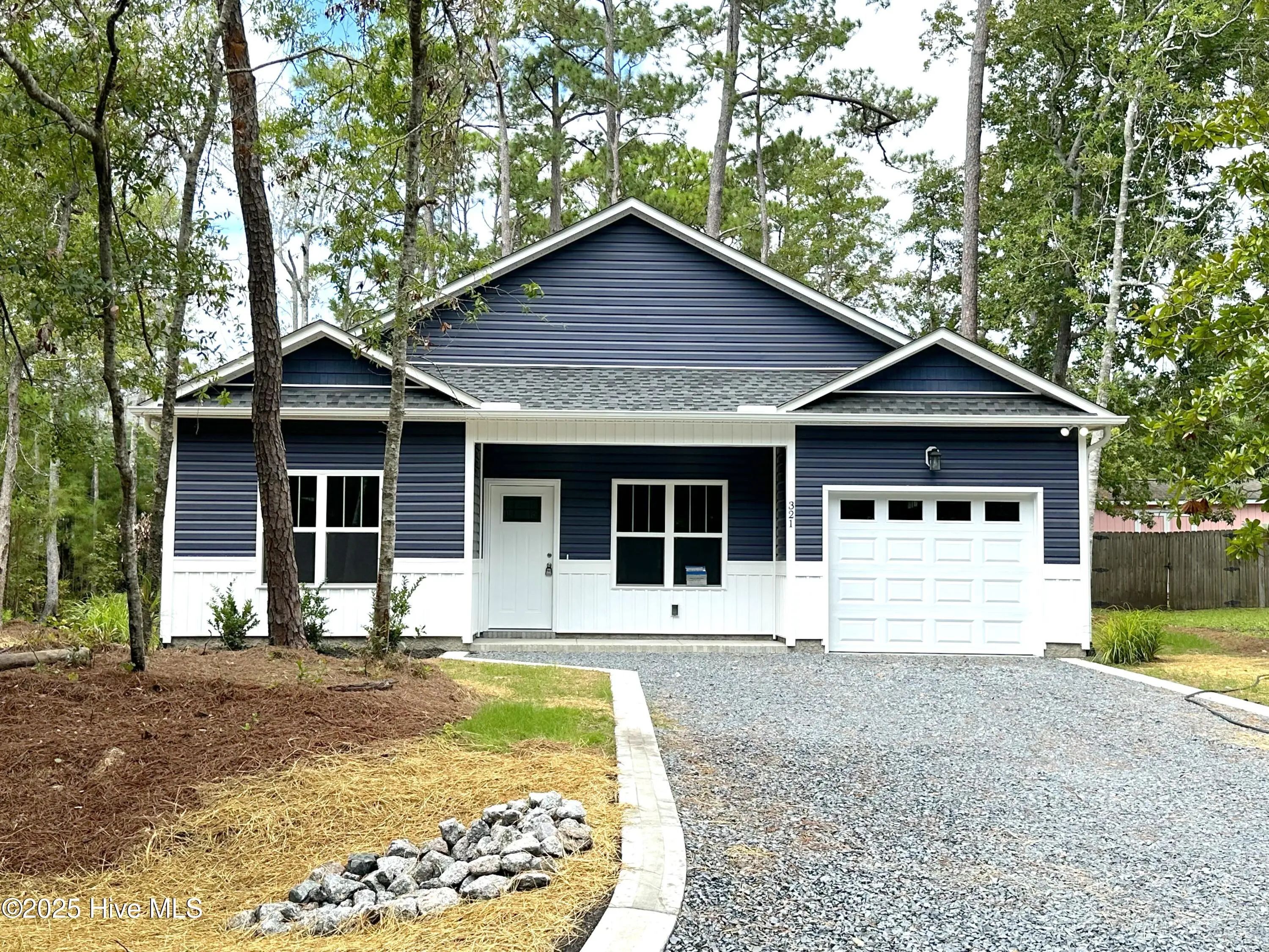 321 Ne 52nd Street, Oak Island