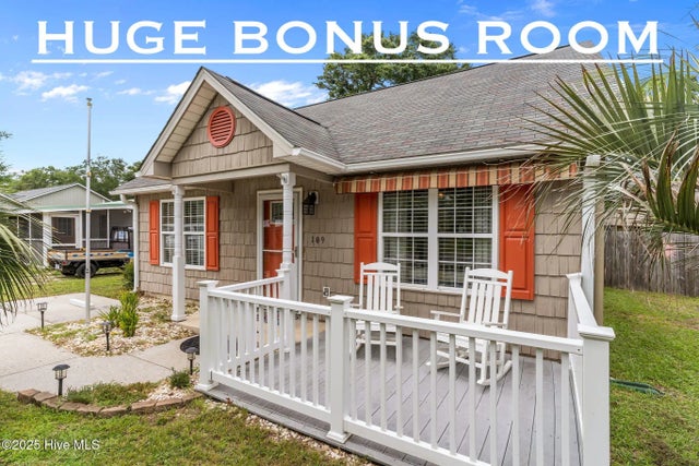 109 Ne 14th Street, Oak Island