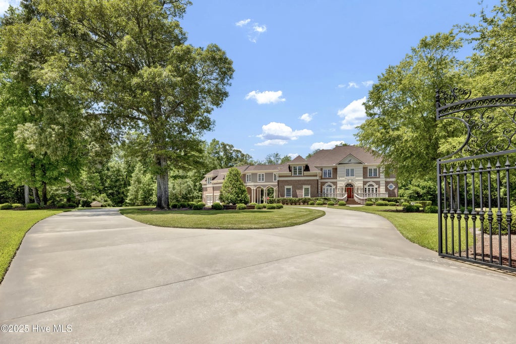 103 Brigadoon Court, New Bern