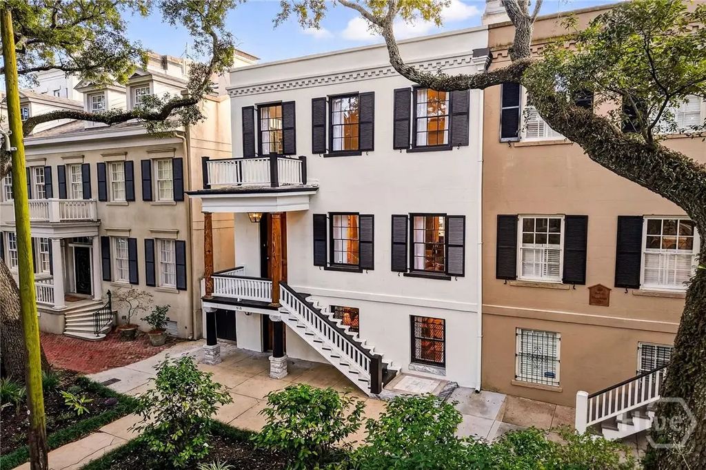 215 E Jones Street, Savannah