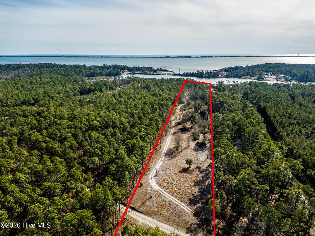 385 Old Swansboro Road, Newport
