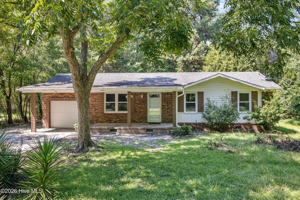 505 E Coston Road, Burgaw