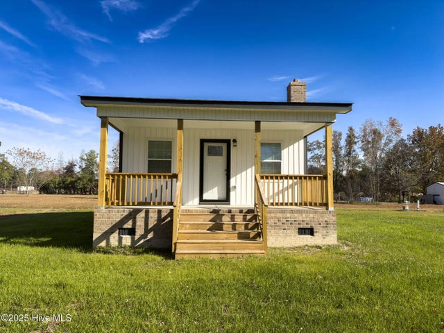 1075b Pine Street, Pembroke