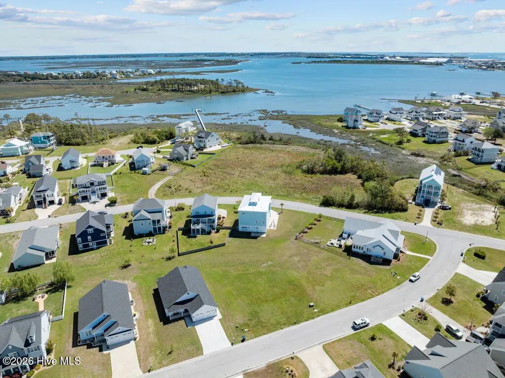 1302 Fathom Way, Morehead City