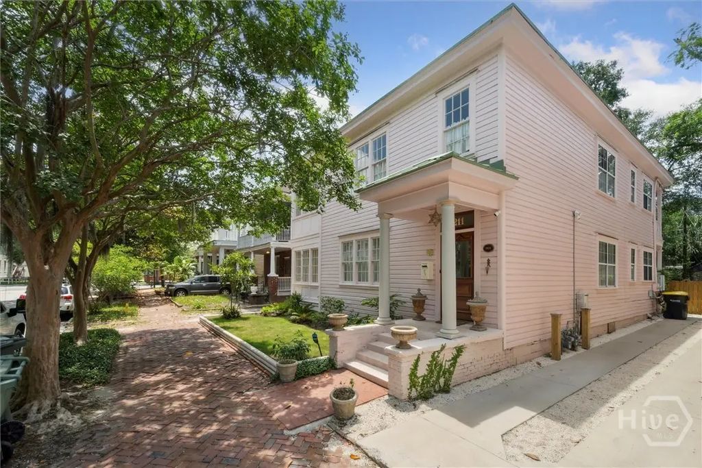 211 W 40th Street B, Savannah