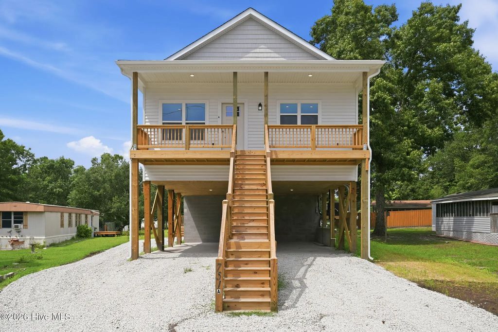 751 Driftwood Drive, Hampstead