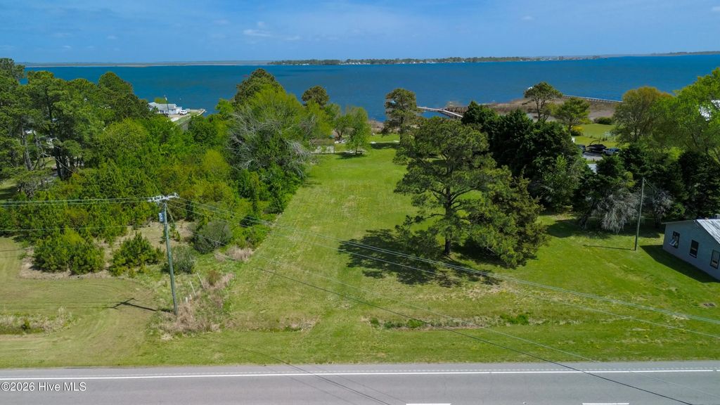 3611 Caratoke Highway, Maple