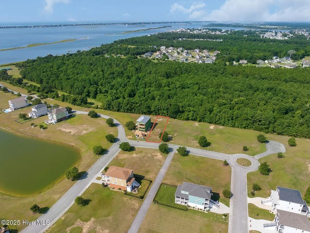 242 Colleton Square, Newport