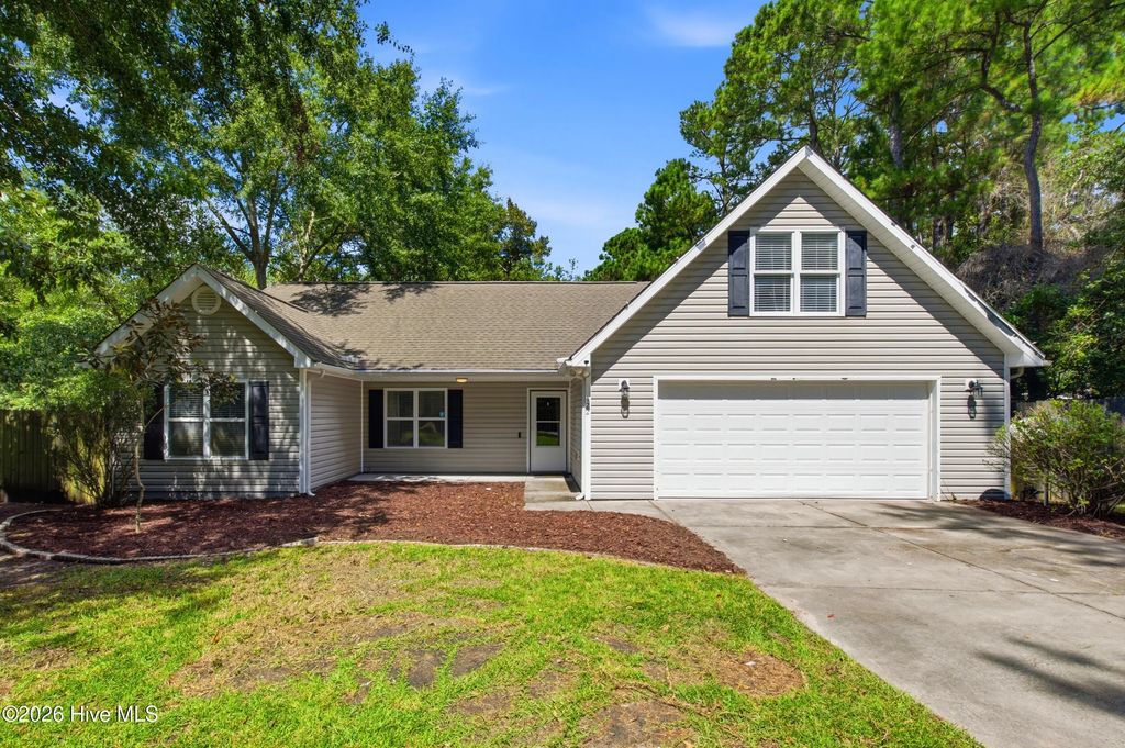122 Pond View Circle, Hampstead