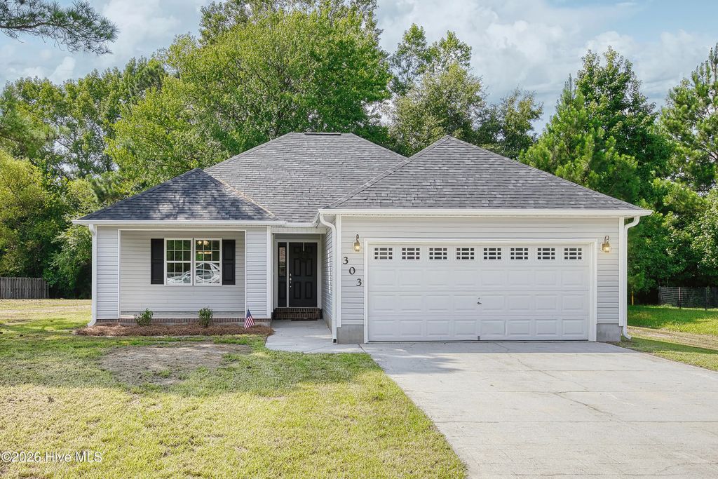 303 Big Tree Lane, Chinquapin