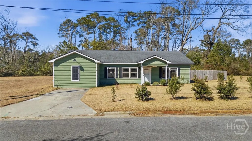 14 Redmond Avenue, Garden City